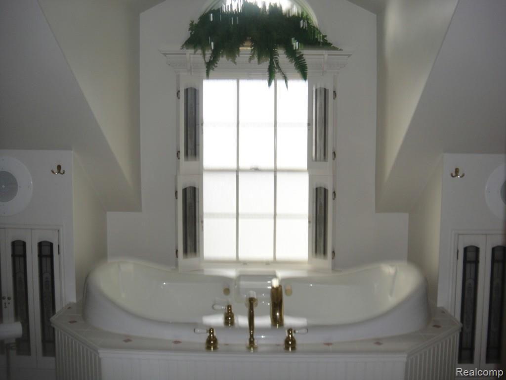 227 Pine Street Rochester, MI 48307 - Photo 9 of 15 DSC01426.jpg
