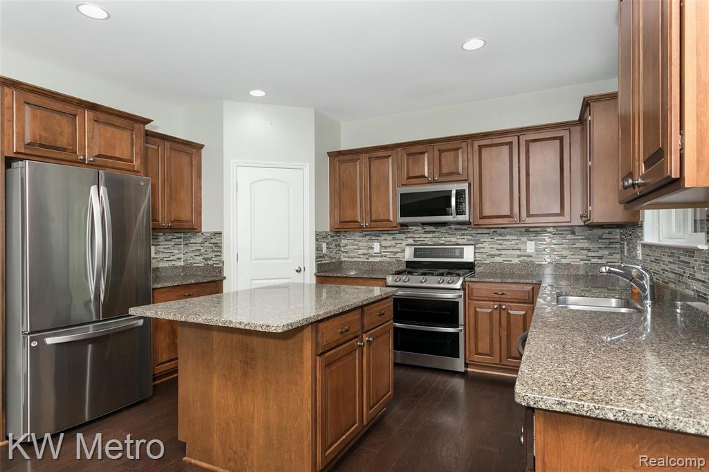 3795 Somerset Circle Rochester Hills, MI 48309 - Photo 12 of 43