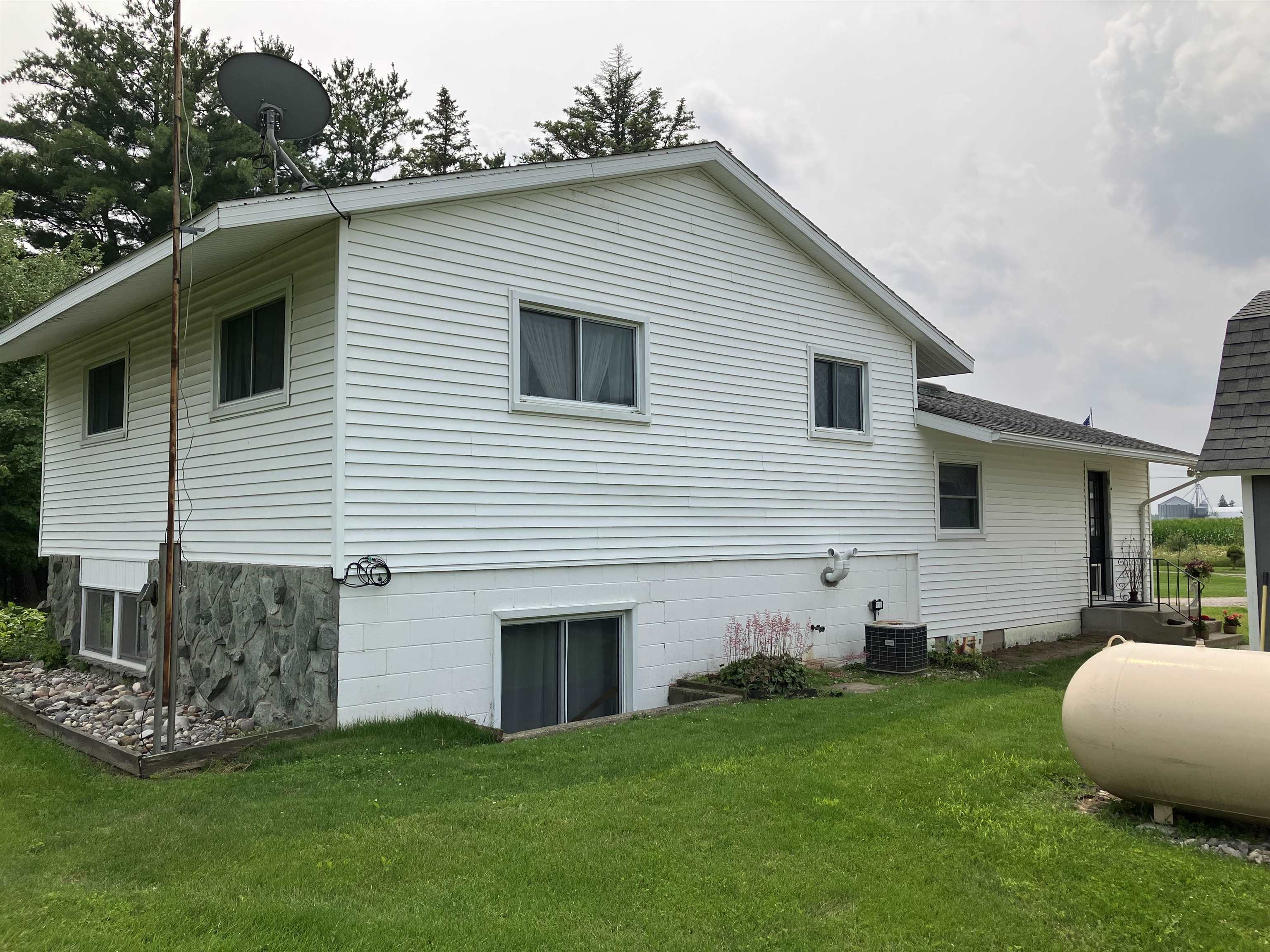 901 Haigh Road Beaverton, MI 48612 - Photo 4 of 46