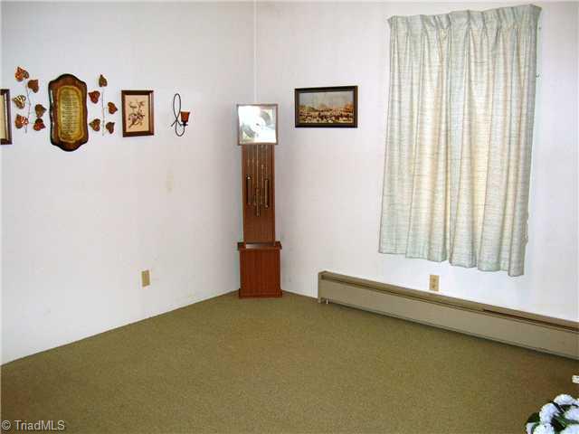 1644 Cid Road Lexington, NC 27292 - Photo 4 of 8 1st Bedroom.