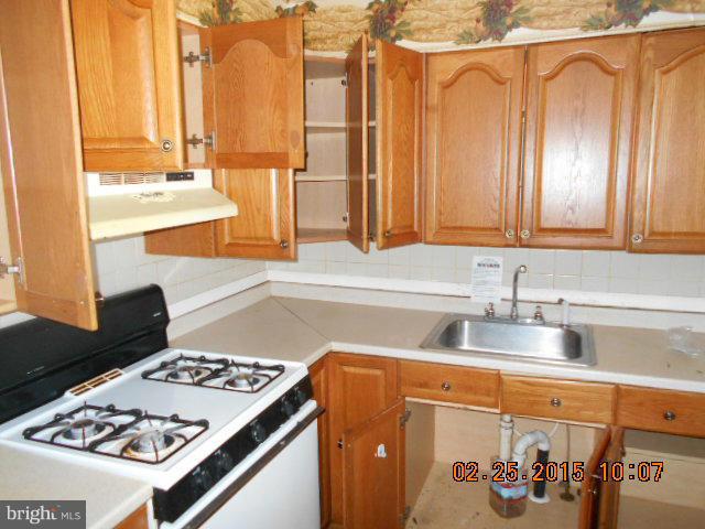 277 Southeastern Terrace Baltimore, MD 21221 - Photo 4 of 8 Kitchen