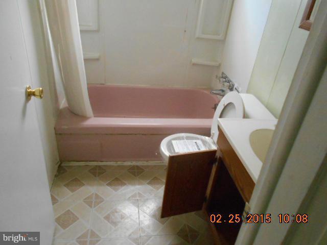 277 Southeastern Terrace Baltimore, MD 21221 - Photo 6 of 8 Bath