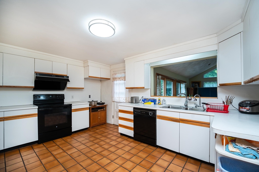 6 Tufts Road, Unit 6 Lexington, MA 02421 - Photo 5 of 24