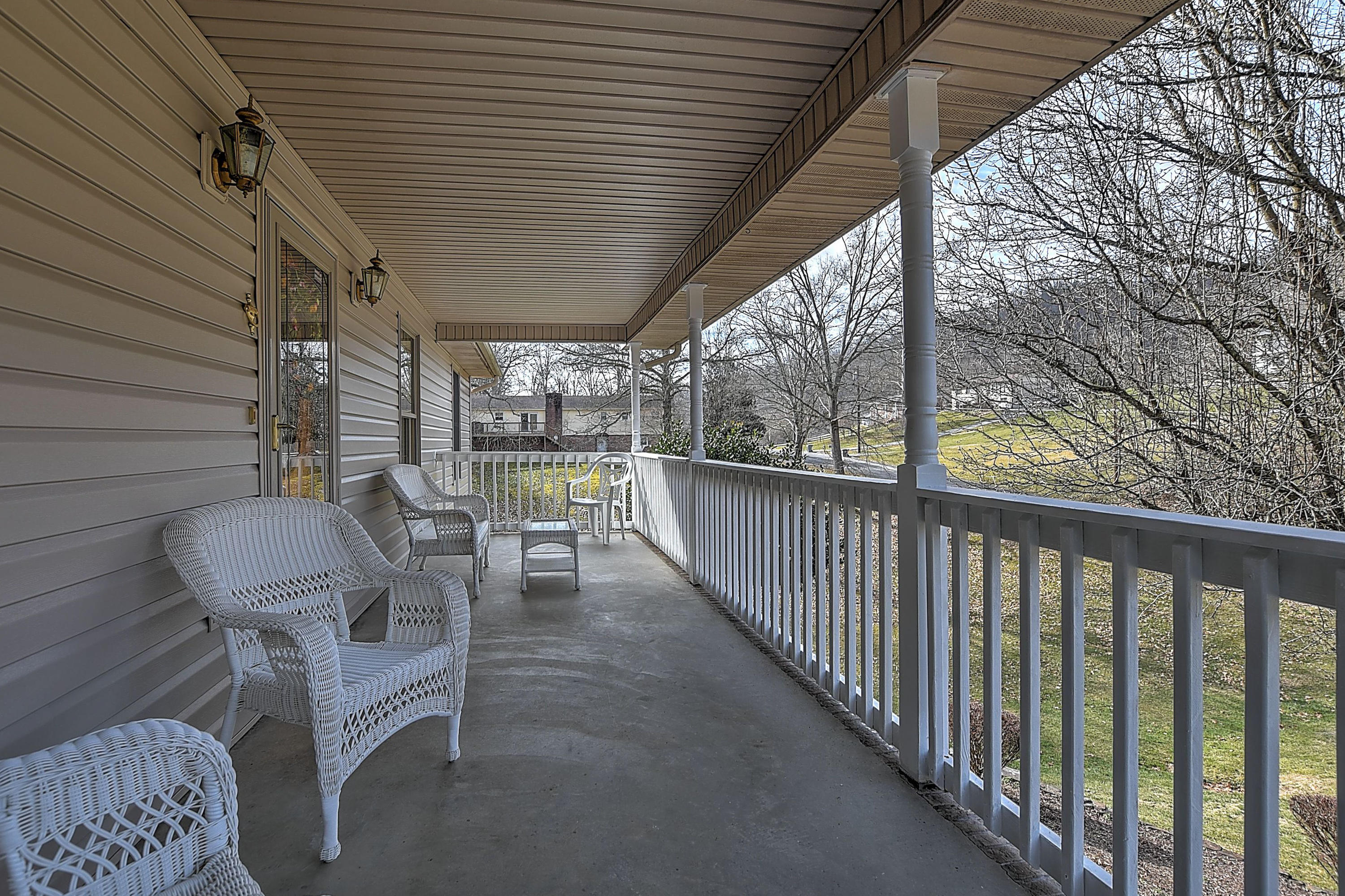 201 Timberlane Road Bristol, TN 37620 - Photo 42 of 44 Front porch