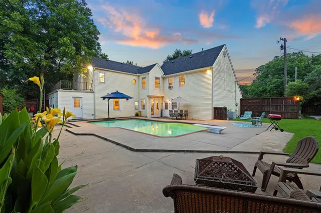 a view of a house with backyard and patio