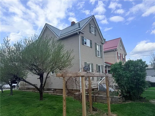 $129,900 | 1302 5th Avenue, Ford City, PA 16226