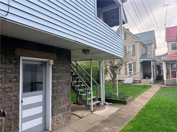 $129,900 | 1302 5th Avenue, Ford City, PA 16226