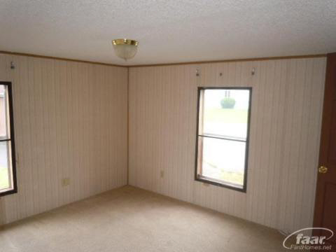 8170 East Richfield Road Davison, MI 48423 - Photo 8 of 10 20124947-7.JPG
