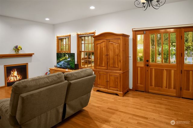 $594,000 | 9517 208th Avenue East, Lake Tapps, WA 98391