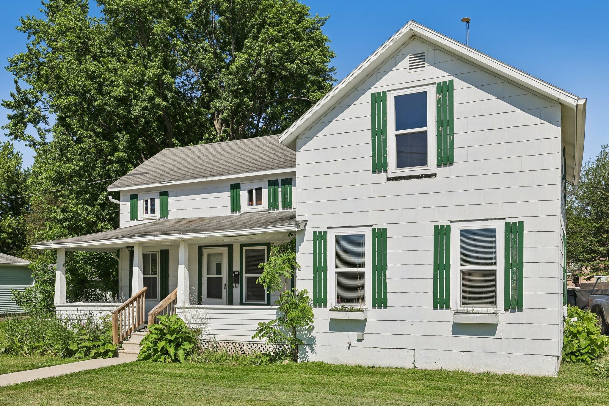 1027 Farnham Street Columbus, WI 53925 - Photo 5 of 39