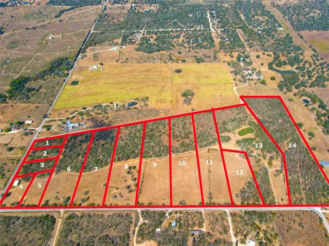 a view of a back yard