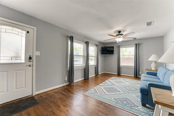 $200,000 | 206 College Street, Forney, TX 75126