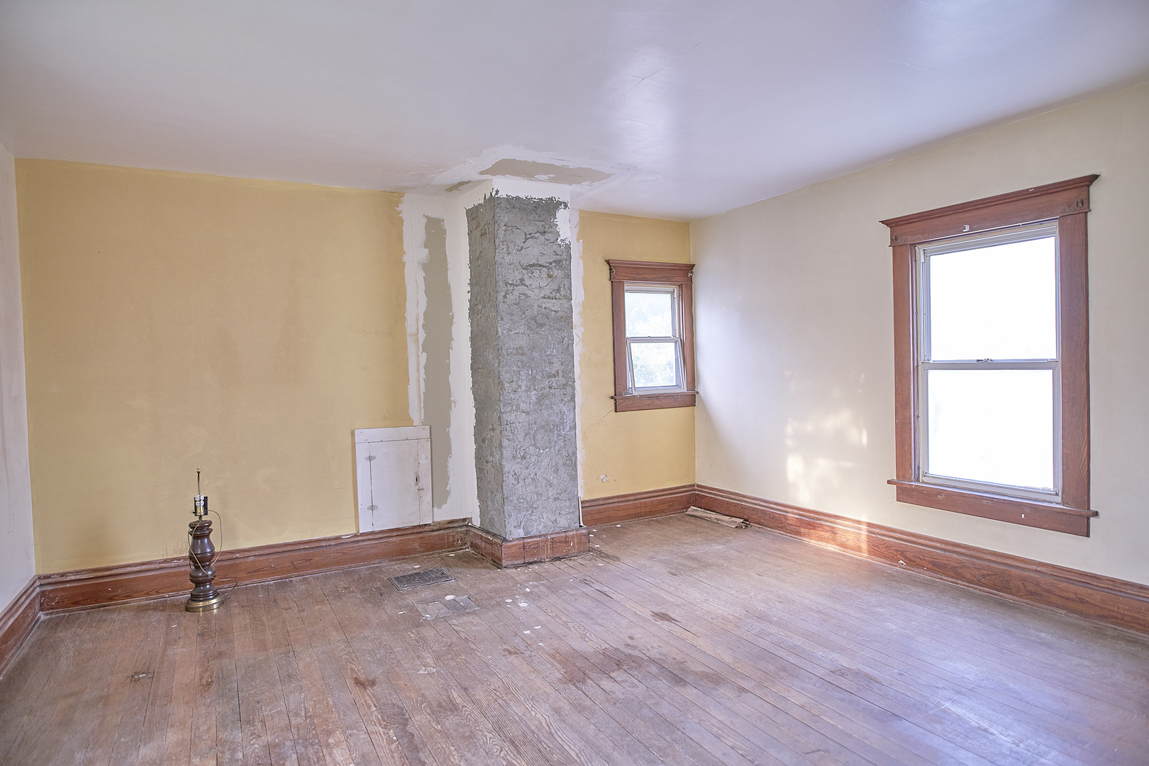 29721 East 3200 North Road Blackstone, IL 61313 - Photo 19 of 23 an empty room with wooden floor and windows