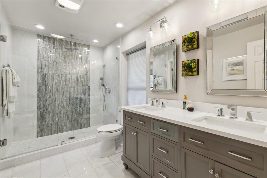 1207 Middlebrook Place Dallas, TX 75208 - Photo 26 of 40 Guest bath also has heated floors