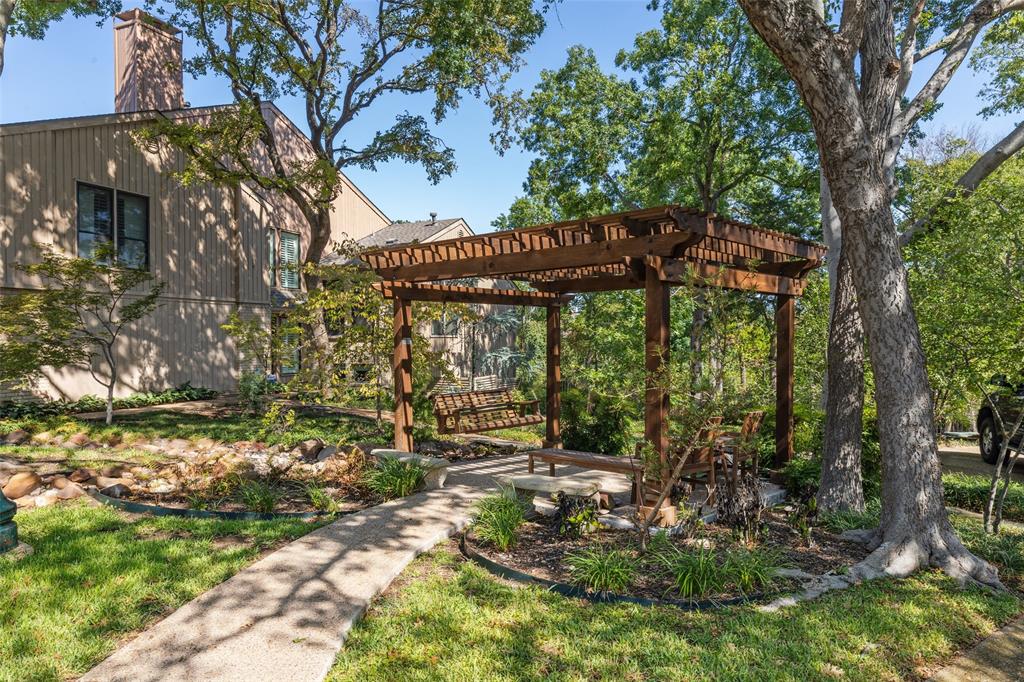1207 Middlebrook Place Dallas, TX 75208 - Photo 35 of 40 Community Pergola