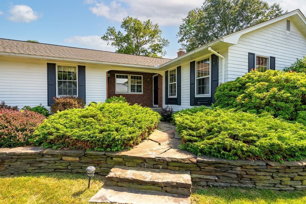 9 Sandra Road Easthampton, MA 01027 - Photo 3 of 42