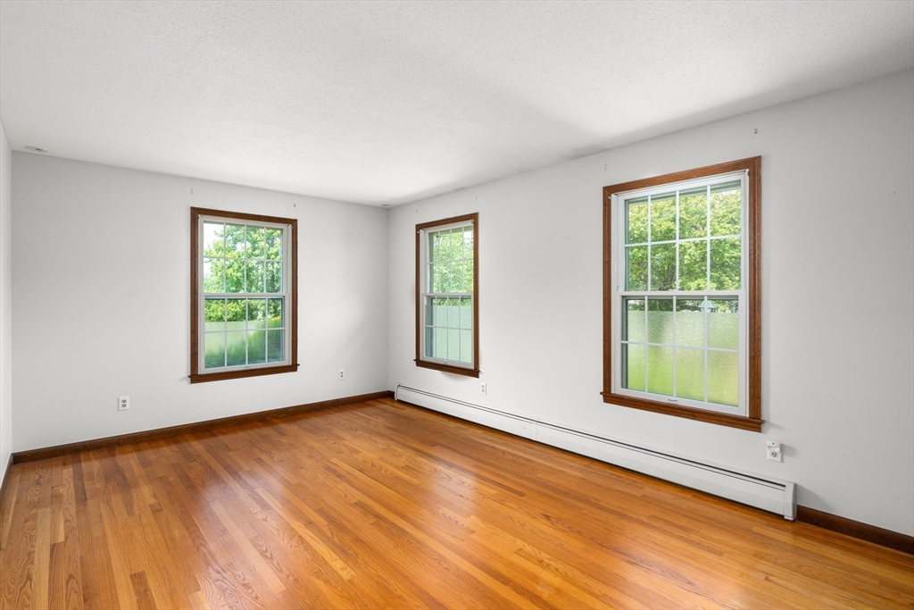 9 Sandra Road Easthampton, MA 01027 - Photo 5 of 42