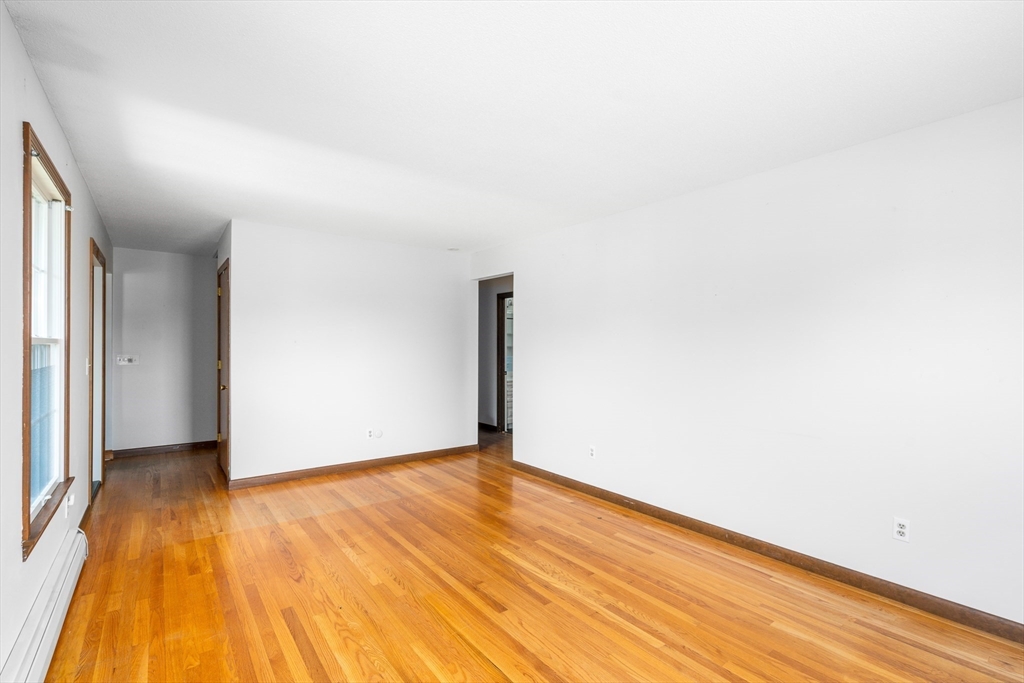 9 Sandra Road Easthampton, MA 01027 - Photo 8 of 42