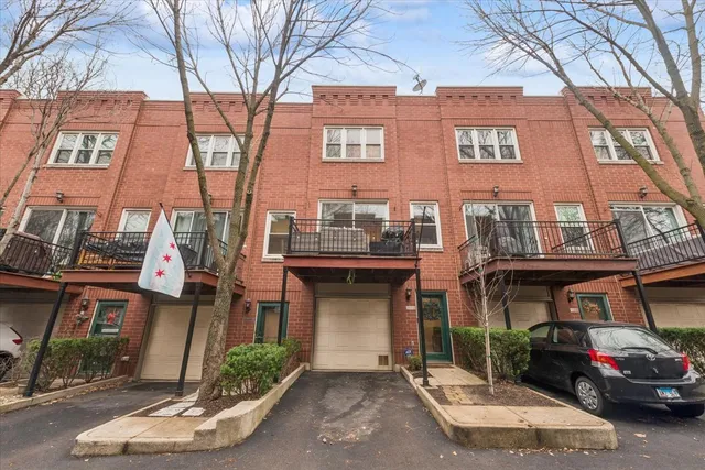 $625,000 | 2939 North Honore Street, Unit D, Chicago, IL 60657