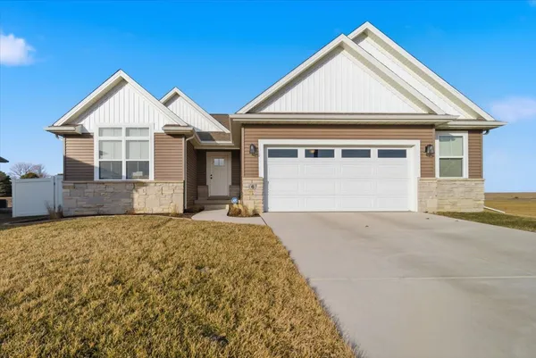 $425,000 | 6 Bucktown Court, Bloomington, IL 61705