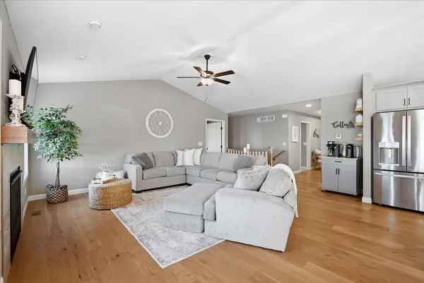 $425,000 | 6 Bucktown Court, Bloomington, IL 61705