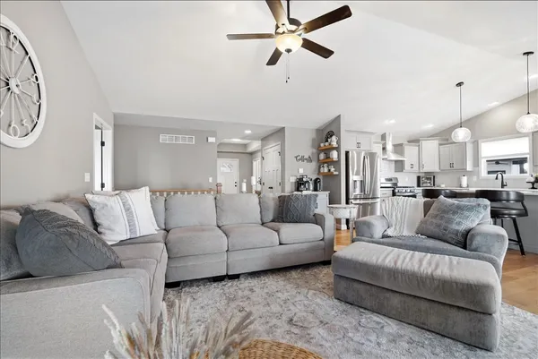 $425,000 | 6 Bucktown Court, Bloomington, IL 61705