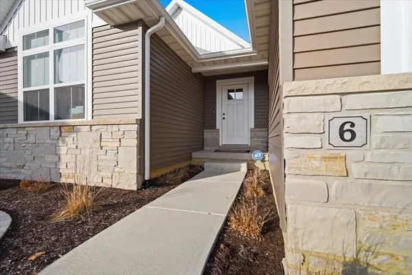 $425,000 | 6 Bucktown Court, Bloomington, IL 61705