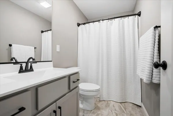 $425,000 | 6 Bucktown Court, Bloomington, IL 61705