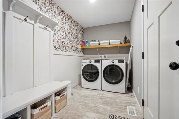 $425,000 | 6 Bucktown Court, Bloomington, IL 61705