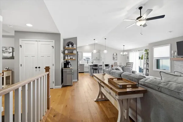 $425,000 | 6 Bucktown Court, Bloomington, IL 61705