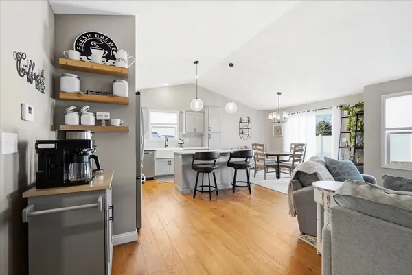 $425,000 | 6 Bucktown Court, Bloomington, IL 61705