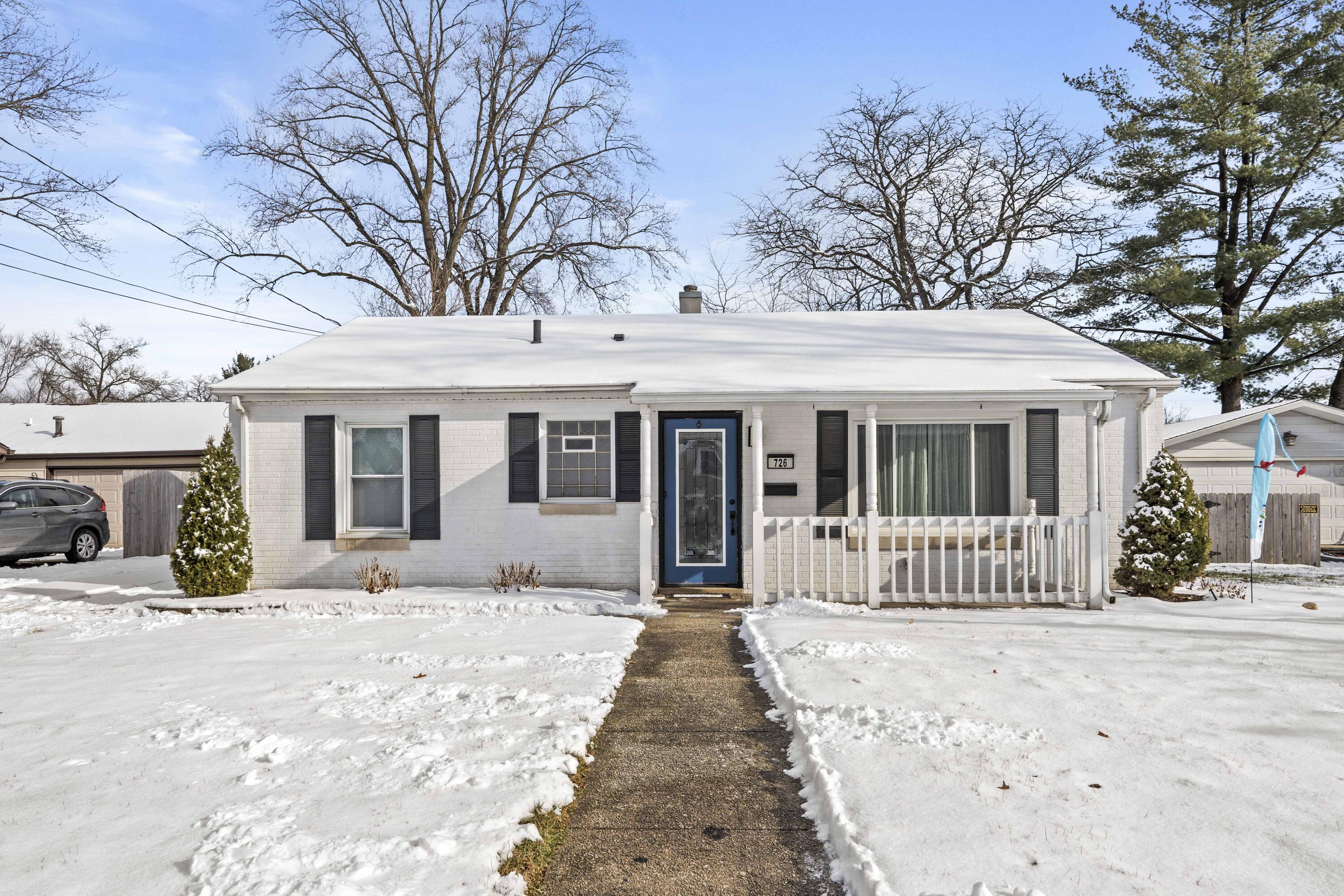 726 Yellowstone Road Valparaiso, IN 46385 - Photo 2 of 14 3000x2000