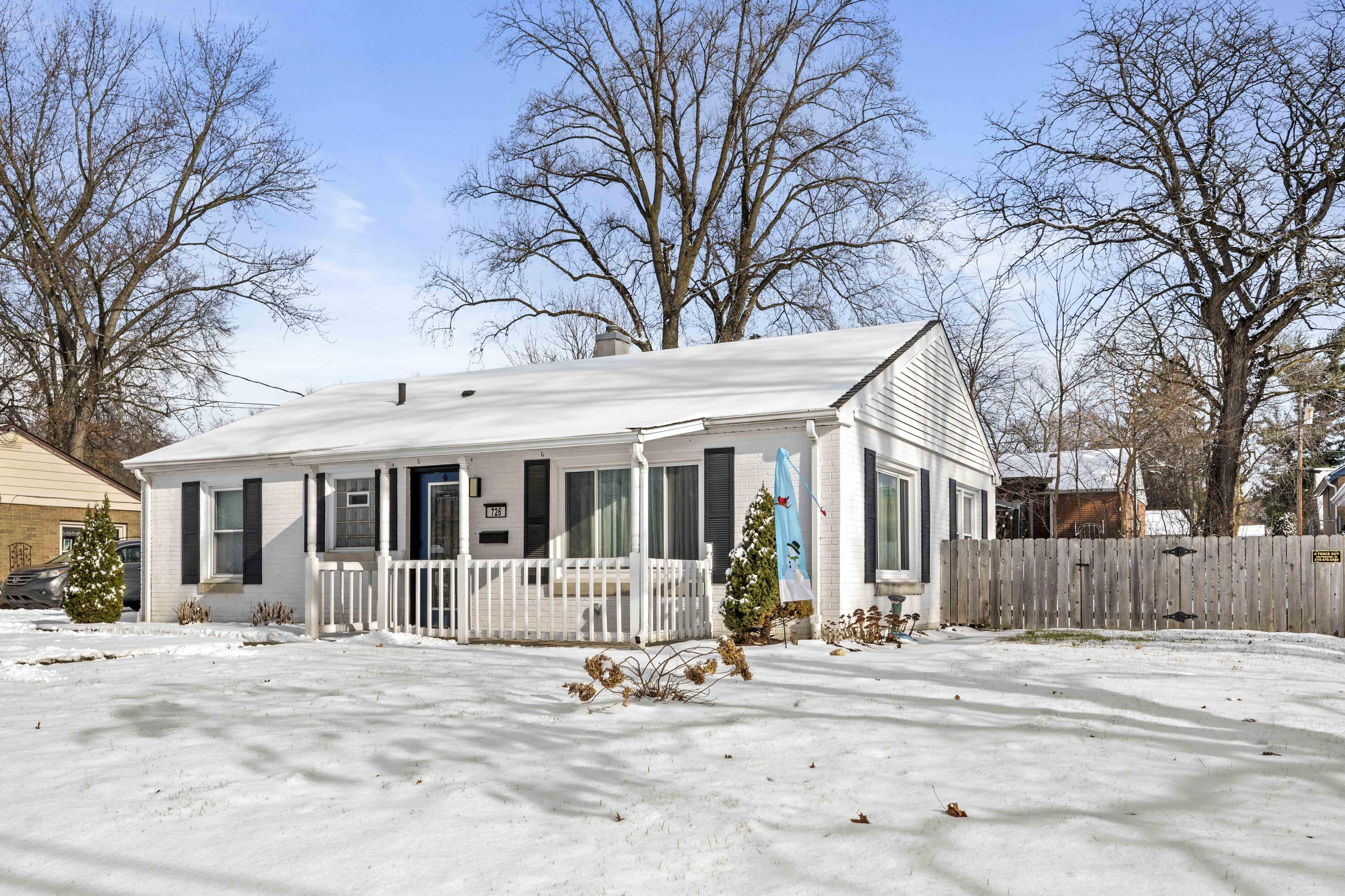 726 Yellowstone Road Valparaiso, IN 46385 - Photo 3 of 14 3000x2000