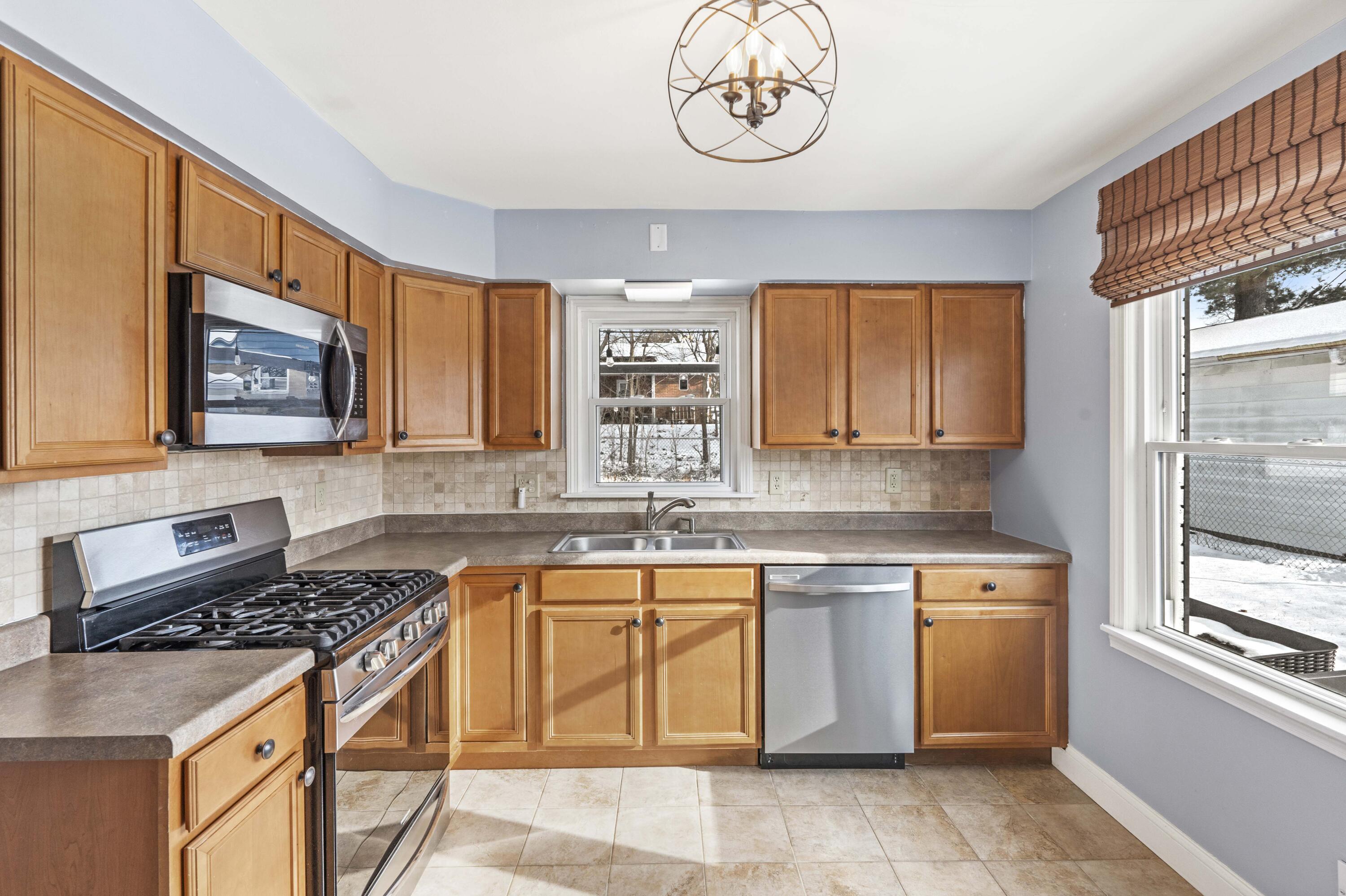 726 Yellowstone Road Valparaiso, IN 46385 - Photo 7 of 14 3000x1997