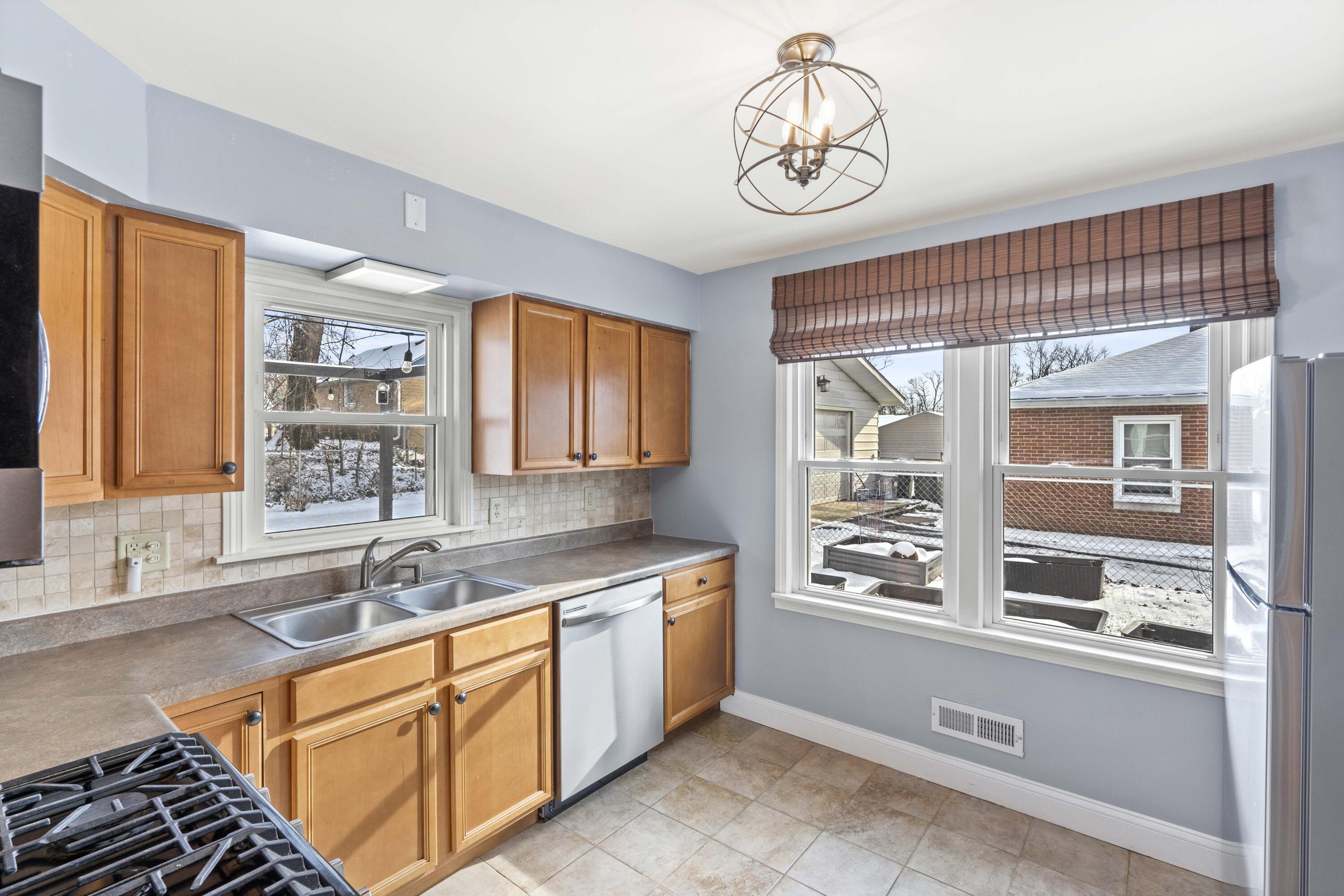 726 Yellowstone Road Valparaiso, IN 46385 - Photo 8 of 14 3000x2001
