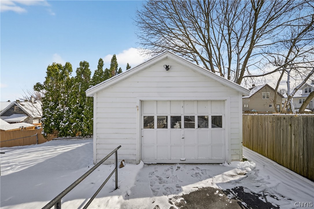 419 Darlington Road East Salina, NY 13208 - Photo 28 of 33