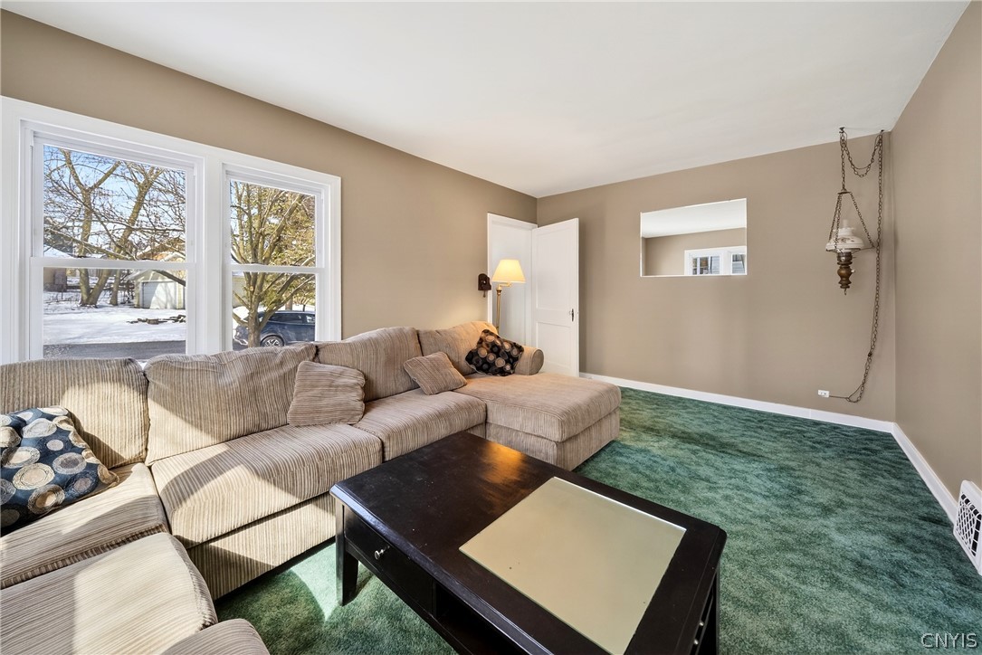 419 Darlington Road East Salina, NY 13208 - Photo 3 of 33