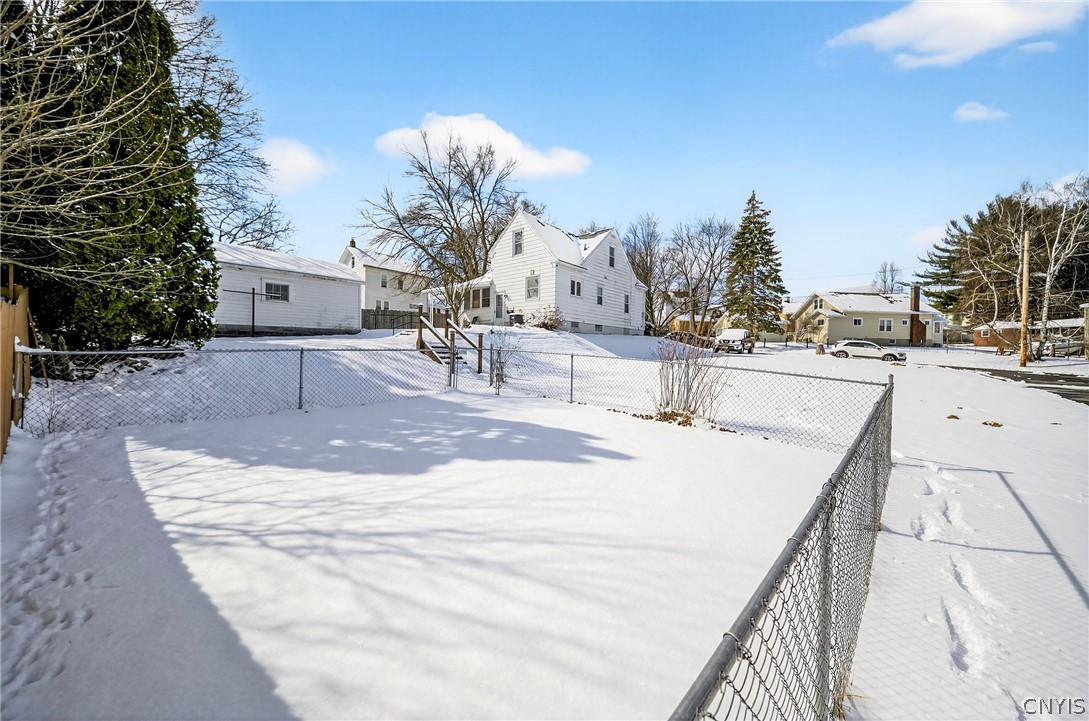 419 Darlington Road East Salina, NY 13208 - Photo 32 of 33