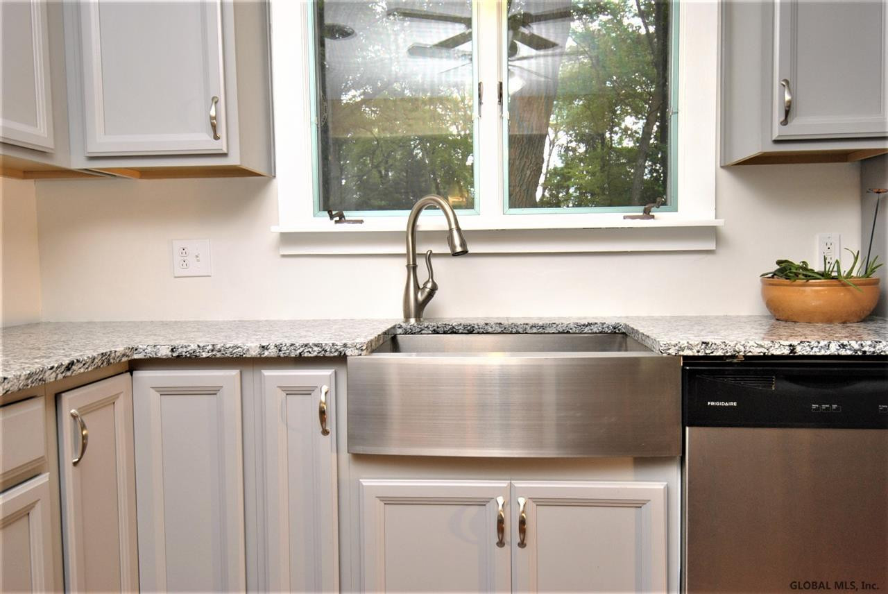 98 Osborne Road Colonie, NY 12205 - Photo 18 of 33 Photo 18