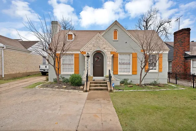 $330,000 | 2510 West Jefferson Boulevard, Dallas, TX 75211