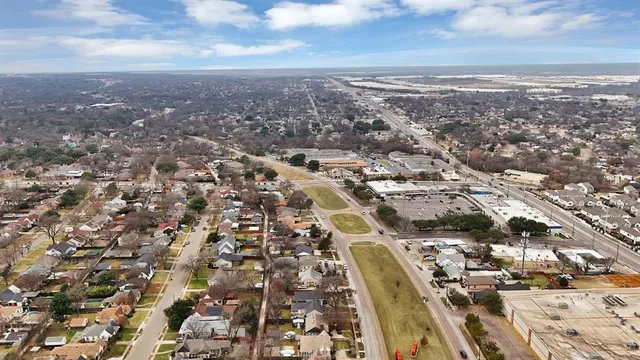 $330,000 | 2510 West Jefferson Boulevard, Dallas, TX 75211