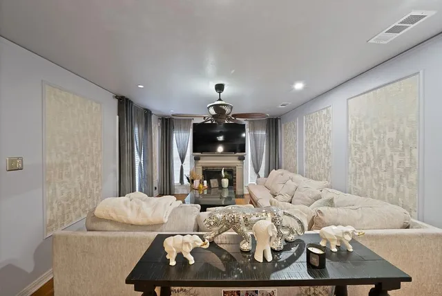 $330,000 | 2510 West Jefferson Boulevard, Dallas, TX 75211