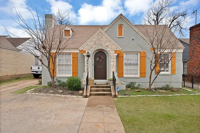 $330,000 | 2510 West Jefferson Boulevard, Dallas, TX 75211