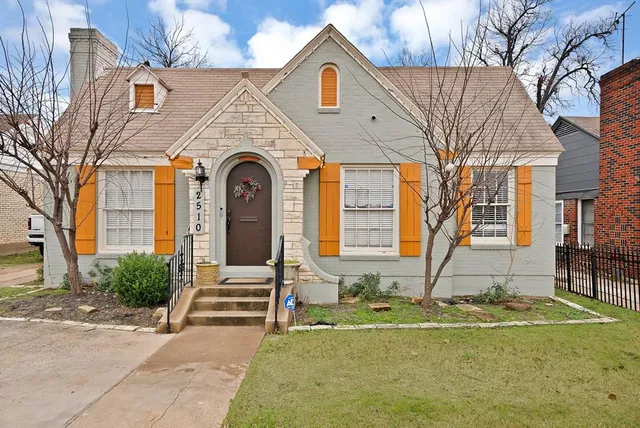 $330,000 | 2510 West Jefferson Boulevard, Dallas, TX 75211