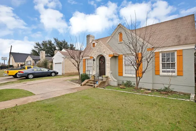 $330,000 | 2510 West Jefferson Boulevard, Dallas, TX 75211