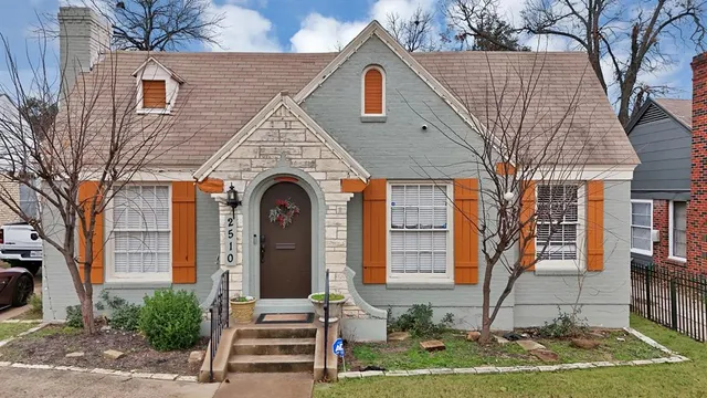 $330,000 | 2510 West Jefferson Boulevard, Dallas, TX 75211