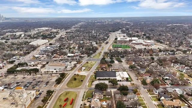 $330,000 | 2510 West Jefferson Boulevard, Dallas, TX 75211