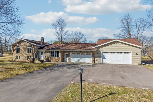 $725,000 | S9061 Meadowdale Road, Prairie du Sac, WI 53578