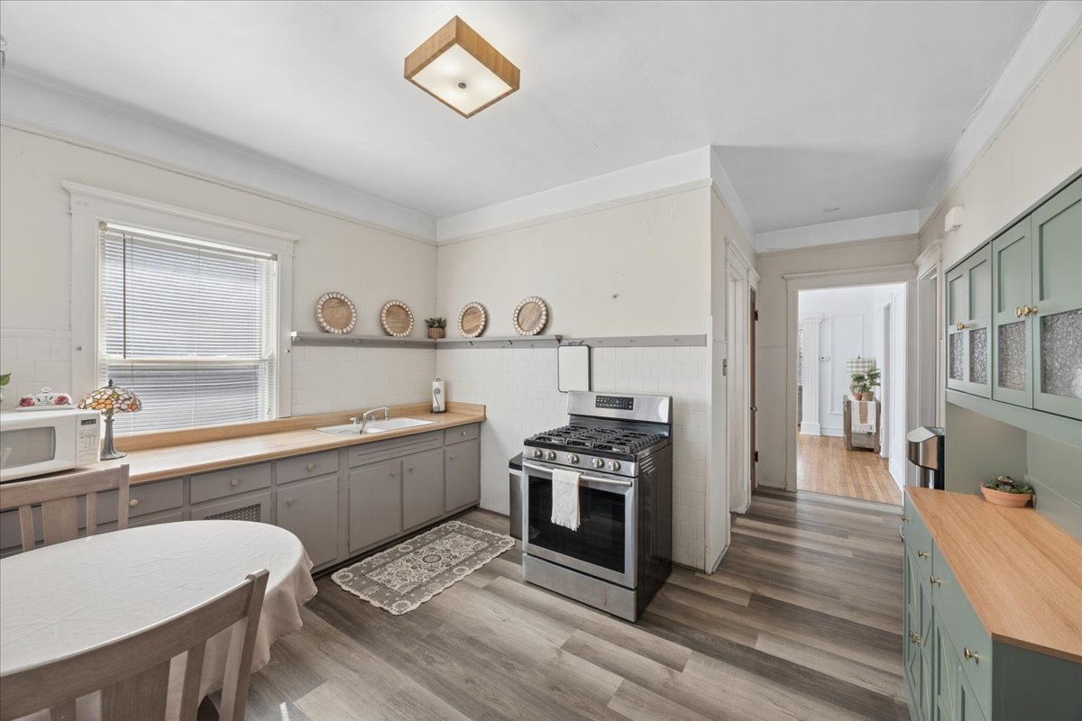 367 Bartram Road Riverside, IL 60546 - Photo 12 of 19 Gallery Image 12