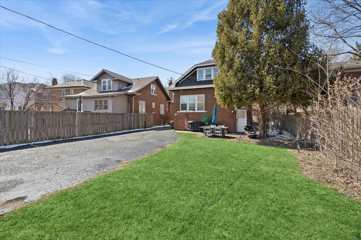367 Bartram Road Riverside, IL 60546 - Photo 18 of 19 Gallery Image 18